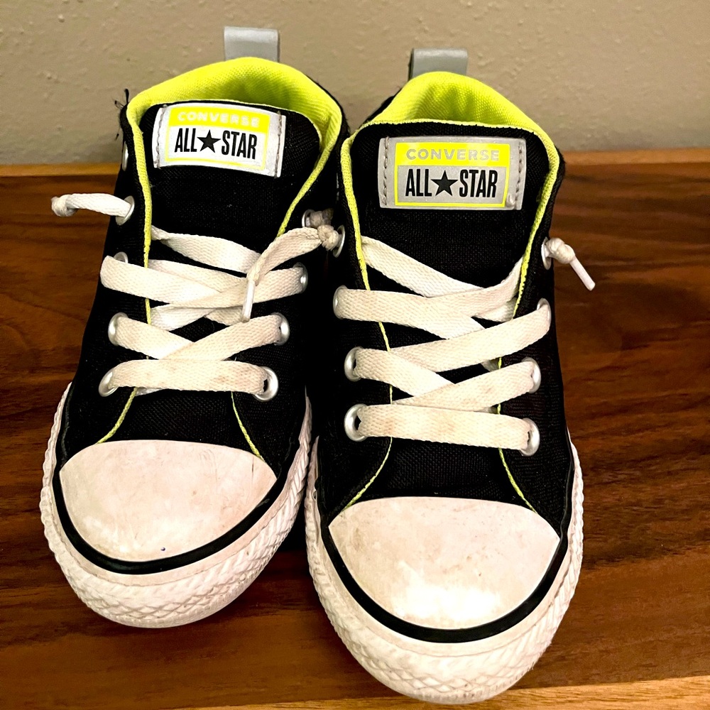 Kids converse mid top size 1